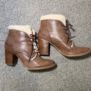 Restricted Brown Ankle Boots with Cream Collar